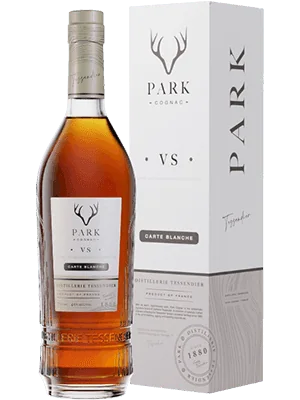 Φιάλη Cognac Park VS με τη συσκευασία της